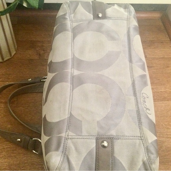 Coach Maggie Op Art Signature Silver Handbag - Picture 5 of 16